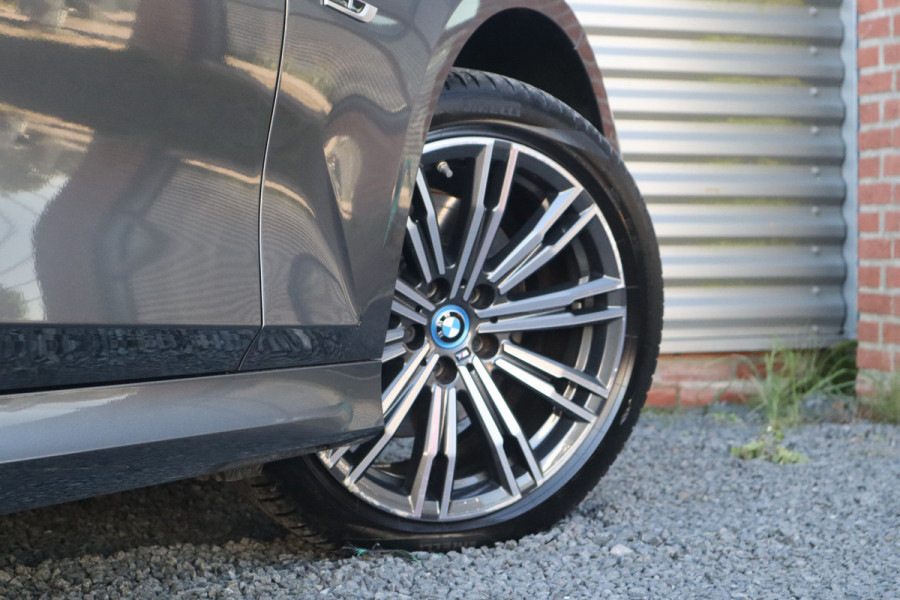 BMW 3 Serie Touring M-Sport Hifi / Stoelverwarming / 18inch / Sportstoelen /