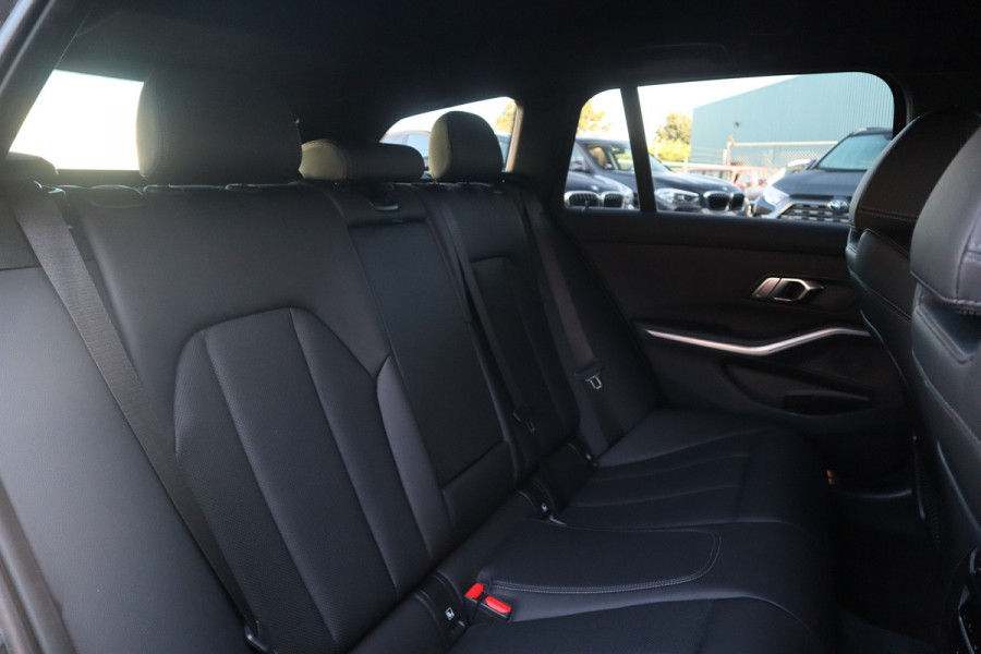 BMW 3 Serie Touring M-Sport Hifi / Stoelverwarming / 18inch / Sportstoelen /