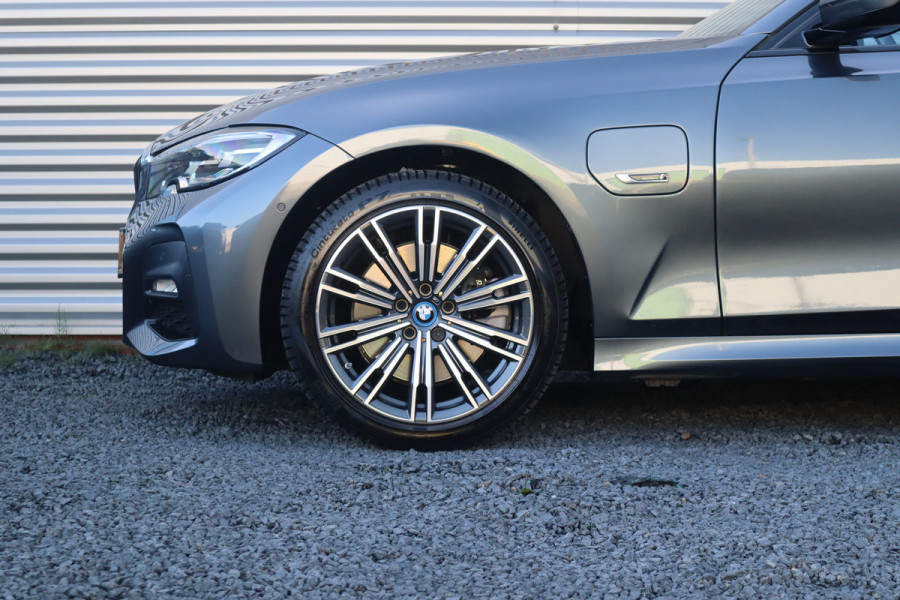 BMW 3 Serie Touring M-Sport Hifi / Stoelverwarming / 18inch / Sportstoelen /