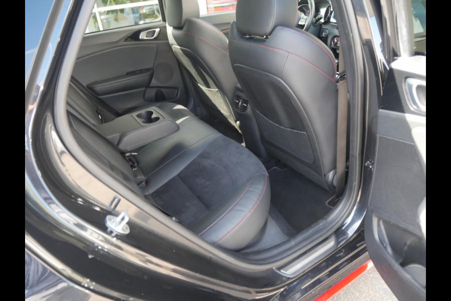 Kia ProCeed 1.6 T-GDI GT | 204 PK | Automaat | Schuif/kantel Dak | Stoel-stuurverwarming | Clima |