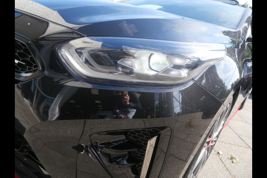 Kia ProCeed 1.6 T-GDI GT | 204 PK | Automaat | Schuif/kantel Dak | Stoel-stuurverwarming | Clima |