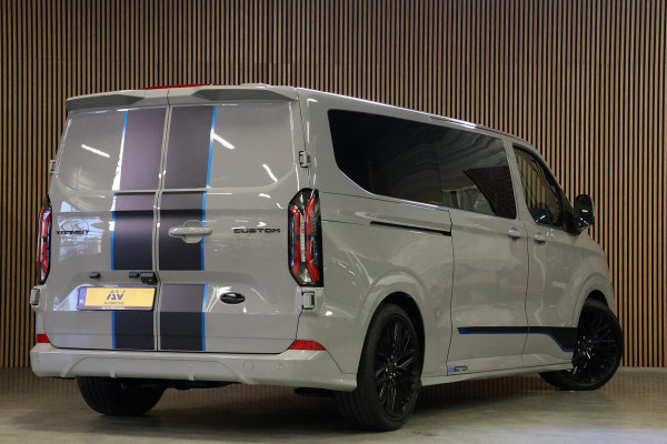 Ford Transit Custom 320 2.0 TDCI L2H1 Sport 170 PK DC | L+R Schuifdeur | Dubbel Cabine | ACC | Blind Spot | Navigatie | Camera | CarPlay | Lane Assi | Raptor Edition | Trekhaak | 6-Zitter | MODELJAAR 2025 | BPM VRIJ | Verlengde fabrieksgarantie tot 12-2029 | Dubbel Cabine