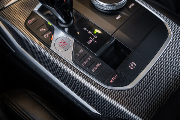 BMW 3-serie 320i Executive Edition - M Sport | Origineel NL | Panorama | Cruise Control | Camera
