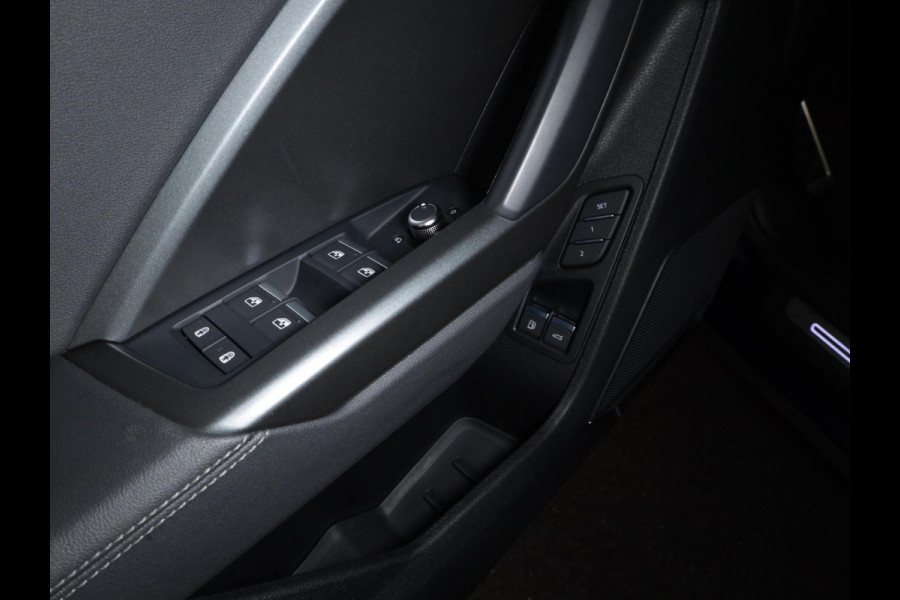 Audi Q3 45 TFSI e S edition 245 pk S-tronic | Navigatie | Parkeersensoren (Park assist) | Achteruitrijcamera | Adaptieve cruise control | Lederen bekleding | Elektr. voorstoelen | S-Line |