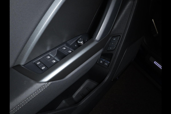 Audi Q3 45 TFSI e S edition 245 pk S-tronic | Navigatie | Parkeersensoren (Park assist) | Achteruitrijcamera | Adaptieve cruise control | Lederen bekleding | Elektr. voorstoelen | S-Line |