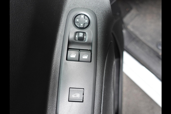Opel Combo 130pk L1 Sport Edition Automaat Airco Navi Trekhaak LM Velgen Parkeersensoren Cruise