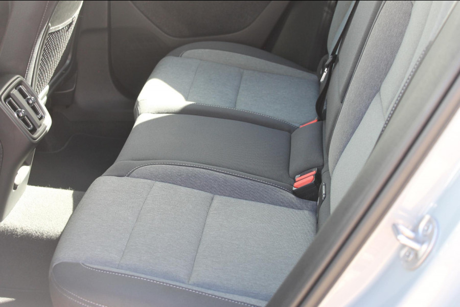 Volvo XC40 B4 211PK Automaat Plus Dark Google Infotainment / Verwarmbare voorruit / Semi elektrisch wegklapbare trekhaak / Elektrisch verstelbare voorstoelen met geheugen op de bestuurdersstoel