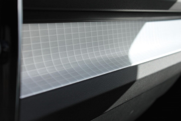 Volvo XC40 B4 211PK Automaat Plus Dark Google Infotainment / Verwarmbare voorruit / Semi elektrisch wegklapbare trekhaak / Elektrisch verstelbare voorstoelen met geheugen op de bestuurdersstoel