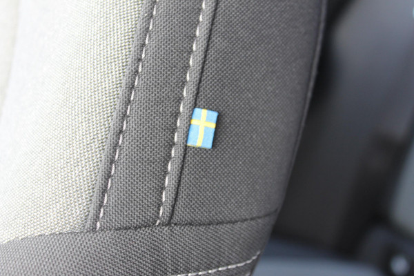 Volvo XC40 B4 211PK Automaat Plus Dark Google Infotainment / Verwarmbare voorruit / Semi elektrisch wegklapbare trekhaak / Elektrisch verstelbare voorstoelen met geheugen op de bestuurdersstoel