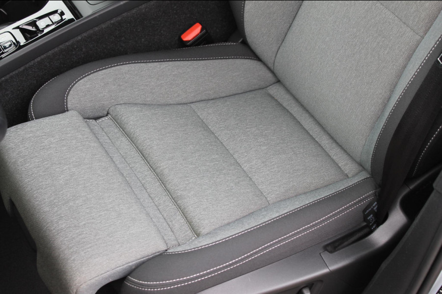Volvo XC40 B4 211PK Automaat Plus Dark Google Infotainment / Verwarmbare voorruit / Semi elektrisch wegklapbare trekhaak / Elektrisch verstelbare voorstoelen met geheugen op de bestuurdersstoel