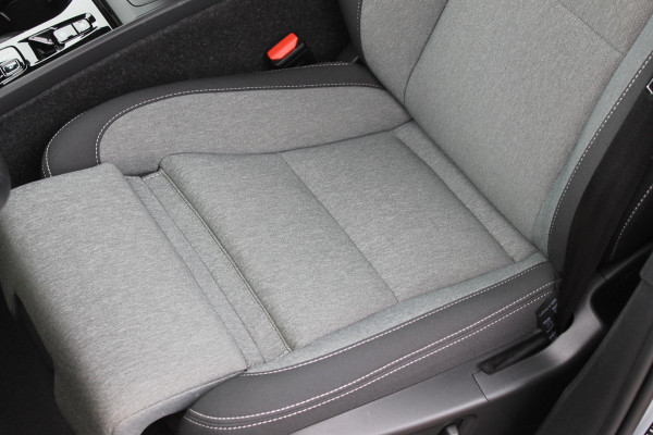 Volvo XC40 B4 211PK Automaat Plus Dark Google Infotainment / Verwarmbare voorruit / Semi elektrisch wegklapbare trekhaak / Elektrisch verstelbare voorstoelen met geheugen op de bestuurdersstoel