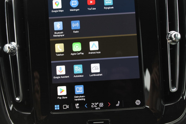 Volvo XC40 B4 211PK Automaat Plus Dark Google Infotainment / Verwarmbare voorruit / Semi elektrisch wegklapbare trekhaak / Elektrisch verstelbare voorstoelen met geheugen op de bestuurdersstoel