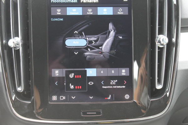 Volvo XC40 B4 211PK Automaat Plus Dark Google Infotainment / Verwarmbare voorruit / Semi elektrisch wegklapbare trekhaak / Elektrisch verstelbare voorstoelen met geheugen op de bestuurdersstoel