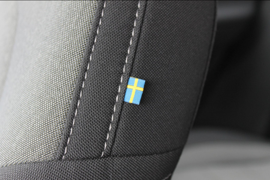 Volvo XC40 B4 211PK Automaat Plus Dark Google Infotainment / Verwarmbare voorruit / Semi elektrisch wegklapbare trekhaak / Elektrisch verstelbare voorstoelen met geheugen op de bestuurdersstoel