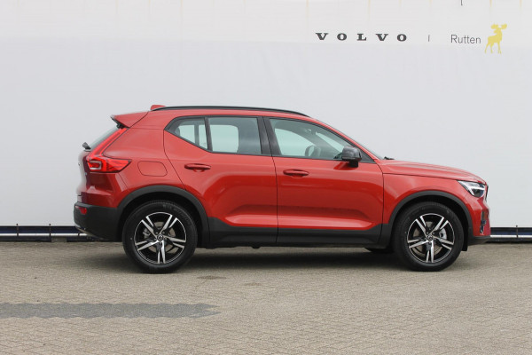 Volvo XC40 B4 211PK Automaat Plus Dark Google Infotainment / Semi elektrisch wegklapbare trekhaak / Verwarmbare voorruit / Harman Kardon Audio installatie / Elektrisch bedienbare voorstoelen