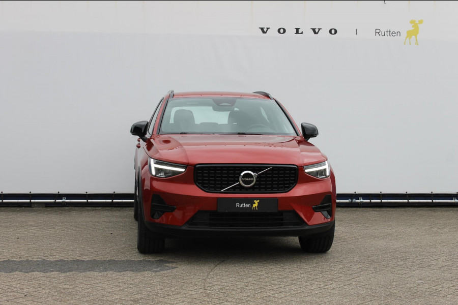 Volvo XC40 B4 211PK Automaat Plus Dark Google Infotainment / Semi elektrisch wegklapbare trekhaak / Verwarmbare voorruit / Harman Kardon Audio installatie / Elektrisch bedienbare voorstoelen