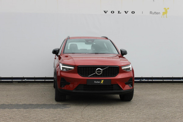 Volvo XC40 B4 211PK Automaat Plus Dark Google Infotainment / Semi elektrisch wegklapbare trekhaak / Verwarmbare voorruit / Harman Kardon Audio installatie / Elektrisch bedienbare voorstoelen