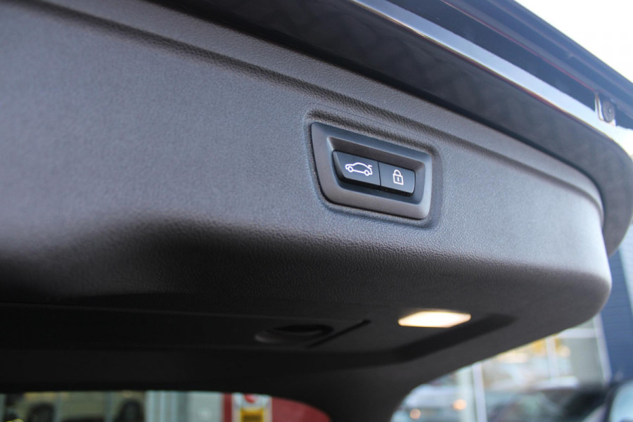 BMW 3 Serie Touring 320e 205PK M-SPORT | PANORAMISCH SCHUIF/KANTEL DAK | M-SPORT PAKKET INTERIEUR/EXTERIEUR | SFEER VERLICHTING | ELEKTRISCH BEDIENBARE VOORSTOELEN MET GEHEUGEN OP DE BESTUURDERSSTOEL | STOEL VERWARMING | HEAD UP DISPLAY | CRUISE CONTROL | NAVIGATIE | DRAADLOZE APPLE CARPLAY/ANDROID AUTO | DRAADLOZE TELEFOONLADER | 18" LICHTMETALEN VELGEN M-SPORT | 360° CAMERA | BMW LIVE DASHBOARD PROFESSIONAL | COMFORT ACCESS | SHADOW LINE PAKKET | FULL LED KOPLAMPEN | NAVIGATIE | CLIMATE CONTROL ACHTERIN |