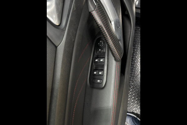 Peugeot 308 1.2 PureTech GT-line Navi | Clima | Camera | Cruise | Pano Peugeot 308 1.2 PureTech GT-line Navi | Clima | Camera | Cruise | Pano
