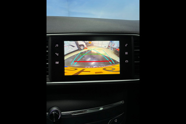 Peugeot 308 1.2 PureTech GT-line Navi | Clima | Camera | Cruise | Pano Peugeot 308 1.2 PureTech GT-line Navi | Clima | Camera | Cruise | Pano