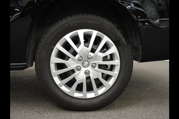 Peugeot Expert 2.0 BlueHDI 145 PK Airco Bluetooth Cruise Control Trekhaak Navigatie Carplay Peugeot Expert 2.0 BlueHDI 145 PK Airco Bluetooth Cruise Control Trekhaak Navigatie Carplay