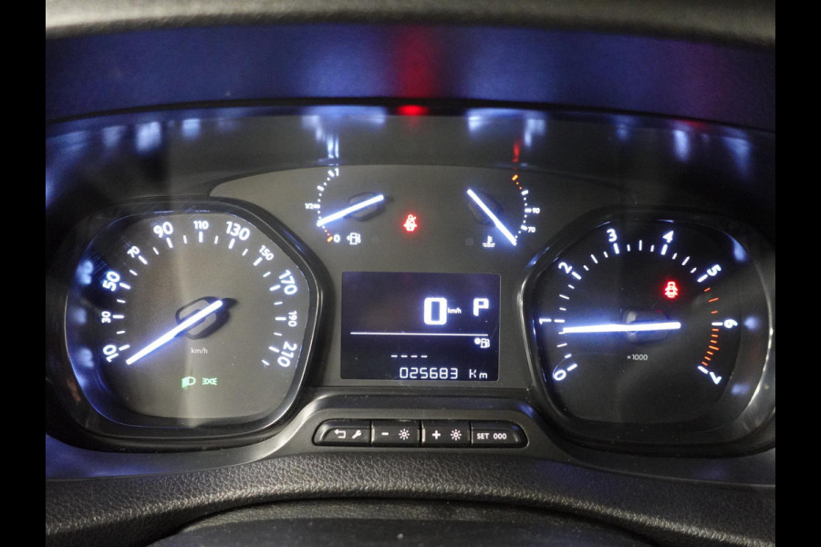 Peugeot Expert 2.0 BlueHDI 145 PK Airco Bluetooth Cruise Control Trekhaak Navigatie Carplay Peugeot Expert 2.0 BlueHDI 145 PK Airco Bluetooth Cruise Control Trekhaak Navigatie Carplay