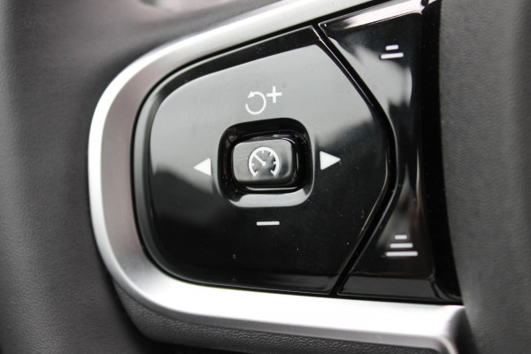 Volvo V60 T6 350PK Autm. Plug-in hybrid AWD Plus Dark Long Range / Google infotainment / Semi elekrisch wegklapbare trekhaak / Verwarmbare voorruit / Elektrisch bedienbare voorstoelen met geheugen / Verwarmbare voorstoelen
