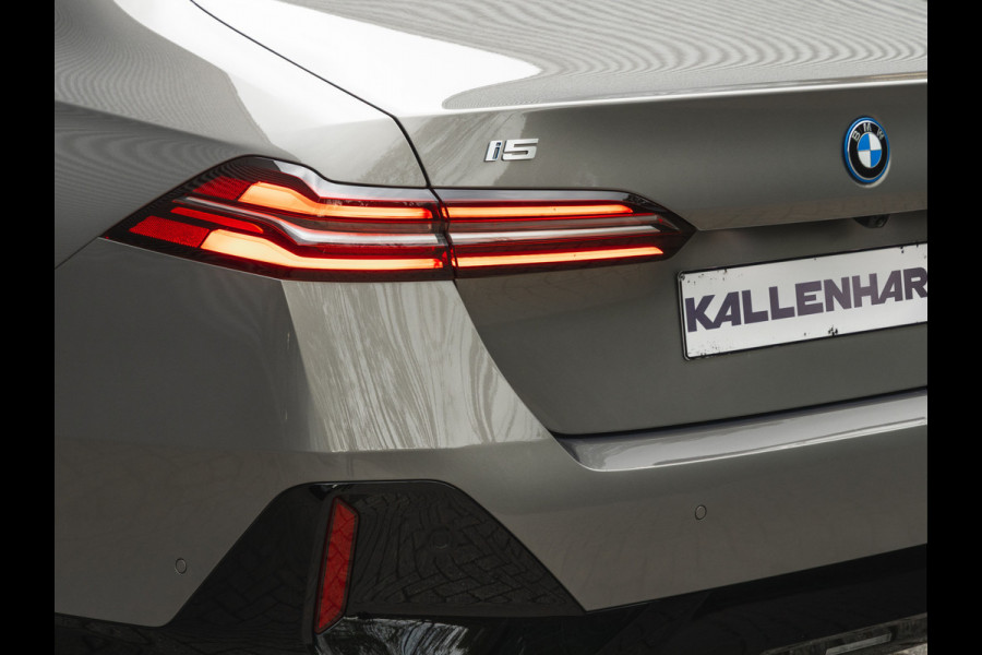 BMW i5 xDrive40 M-Sport - Onderstel Prof - Trekhaak - Bowers & Wilkins - Driving Ass Prof BMW i5 xDrive40 M-Sport - Onderstel Prof - Trekhaak - Bowers & Wilkins - Driving Ass Prof