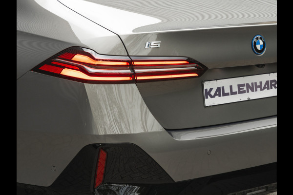 BMW i5 xDrive40 M-Sport - Onderstel Prof - Trekhaak - Bowers & Wilkins - Driving Ass Prof BMW i5 xDrive40 M-Sport - Onderstel Prof - Trekhaak - Bowers & Wilkins - Driving Ass Prof