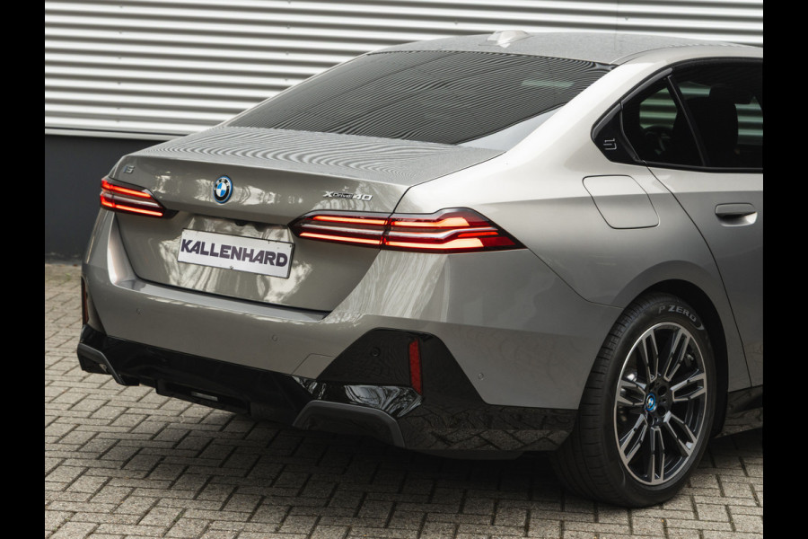 BMW i5 xDrive40 M-Sport - Onderstel Prof - Trekhaak - Bowers & Wilkins - Driving Ass Prof BMW i5 xDrive40 M-Sport - Onderstel Prof - Trekhaak - Bowers & Wilkins - Driving Ass Prof