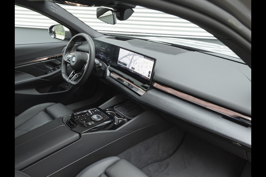 BMW i5 xDrive40 M-Sport - Onderstel Prof - Trekhaak - Bowers & Wilkins - Driving Ass Prof BMW i5 xDrive40 M-Sport - Onderstel Prof - Trekhaak - Bowers & Wilkins - Driving Ass Prof