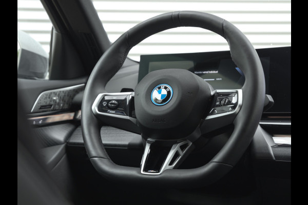BMW i5 xDrive40 M-Sport - Onderstel Prof - Trekhaak - Bowers & Wilkins - Driving Ass Prof BMW i5 xDrive40 M-Sport - Onderstel Prof - Trekhaak - Bowers & Wilkins - Driving Ass Prof