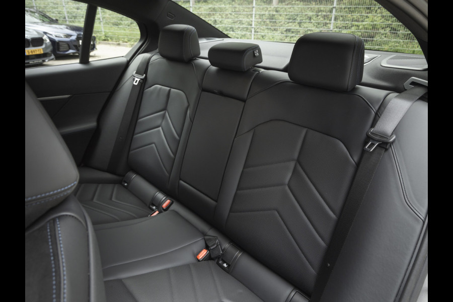 BMW i5 xDrive40 M-Sport - Onderstel Prof - Trekhaak - Bowers & Wilkins - Driving Ass Prof BMW i5 xDrive40 M-Sport - Onderstel Prof - Trekhaak - Bowers & Wilkins - Driving Ass Prof