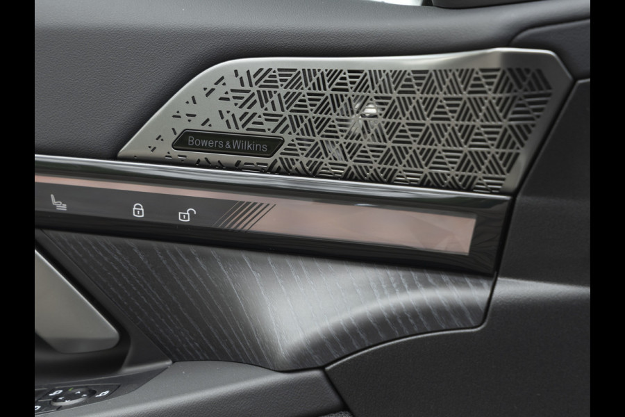 BMW i5 xDrive40 M-Sport - Onderstel Prof - Trekhaak - Bowers & Wilkins - Driving Ass Prof BMW i5 xDrive40 M-Sport - Onderstel Prof - Trekhaak - Bowers & Wilkins - Driving Ass Prof