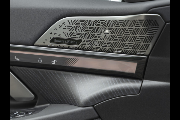 BMW i5 xDrive40 M-Sport - Onderstel Prof - Trekhaak - Bowers & Wilkins - Driving Ass Prof BMW i5 xDrive40 M-Sport - Onderstel Prof - Trekhaak - Bowers & Wilkins - Driving Ass Prof