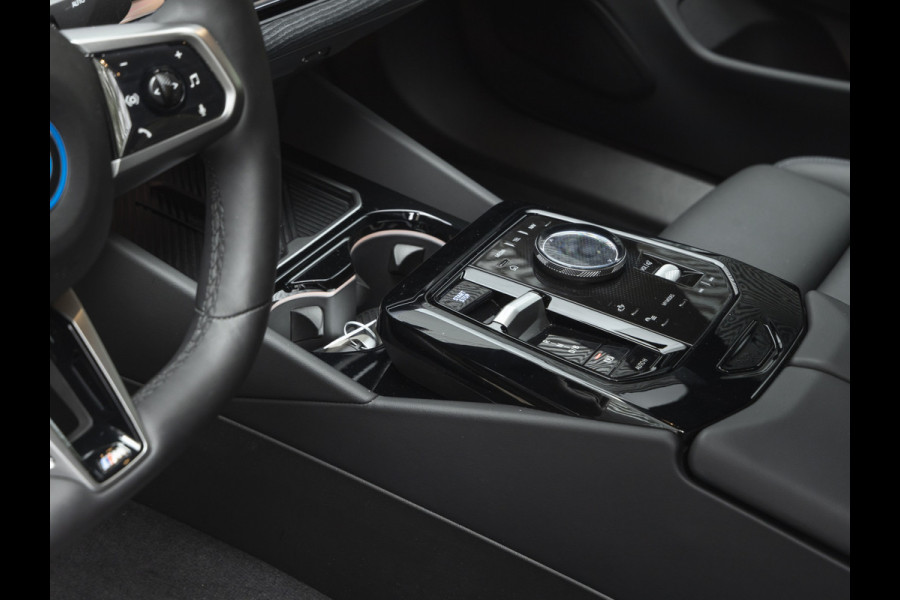 BMW i5 xDrive40 M-Sport - Onderstel Prof - Trekhaak - Bowers & Wilkins - Driving Ass Prof BMW i5 xDrive40 M-Sport - Onderstel Prof - Trekhaak - Bowers & Wilkins - Driving Ass Prof