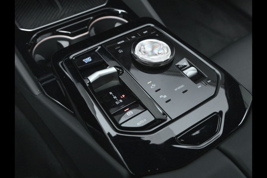 BMW i5 xDrive40 M-Sport - Onderstel Prof - Trekhaak - Bowers & Wilkins - Driving Ass Prof BMW i5 xDrive40 M-Sport - Onderstel Prof - Trekhaak - Bowers & Wilkins - Driving Ass Prof