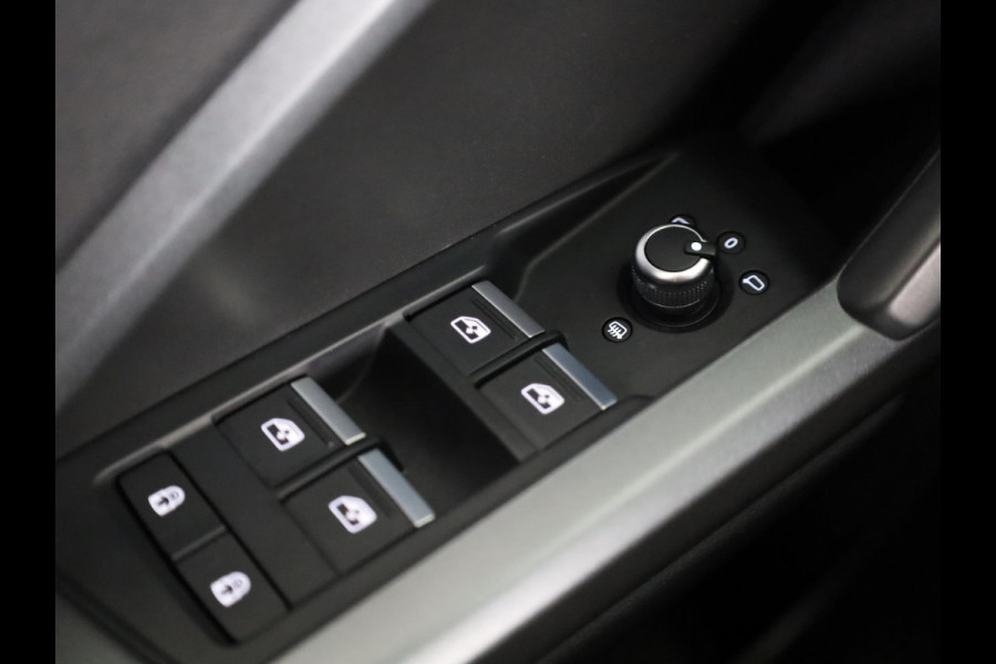Audi Q3 35 TFSI S edition 150pk S-tronic | Navigatie | Keyless entry | Apple Carplay -/ Android auto | Parkeersensoren voor en achter