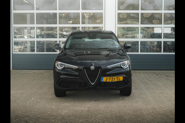 Alfa Romeo Stelvio 2.0 Turbo Aut. AWD 200pk Super | Navi | Apple Carplay | 19" | Winter Pack | Camera | Xenon | Elektr. A-Klep Alfa Romeo Stelvio 2.0 Turbo Aut. AWD 200pk Super | Navi | Apple Carplay | 19" | Winter Pack | Camera | Xenon | Elektr. A-Klep