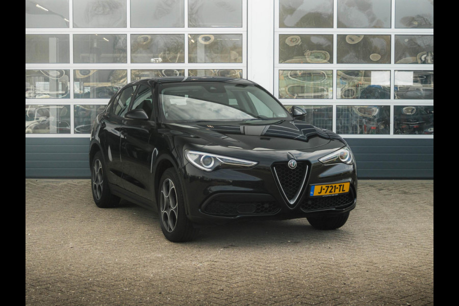 Alfa Romeo Stelvio 2.0 Turbo Aut. AWD 200pk Super | Navi | Apple Carplay | 19" | Winter Pack | Camera | Xenon | Elektr. A-Klep Alfa Romeo Stelvio 2.0 Turbo Aut. AWD 200pk Super | Navi | Apple Carplay | 19" | Winter Pack | Camera | Xenon | Elektr. A-Klep