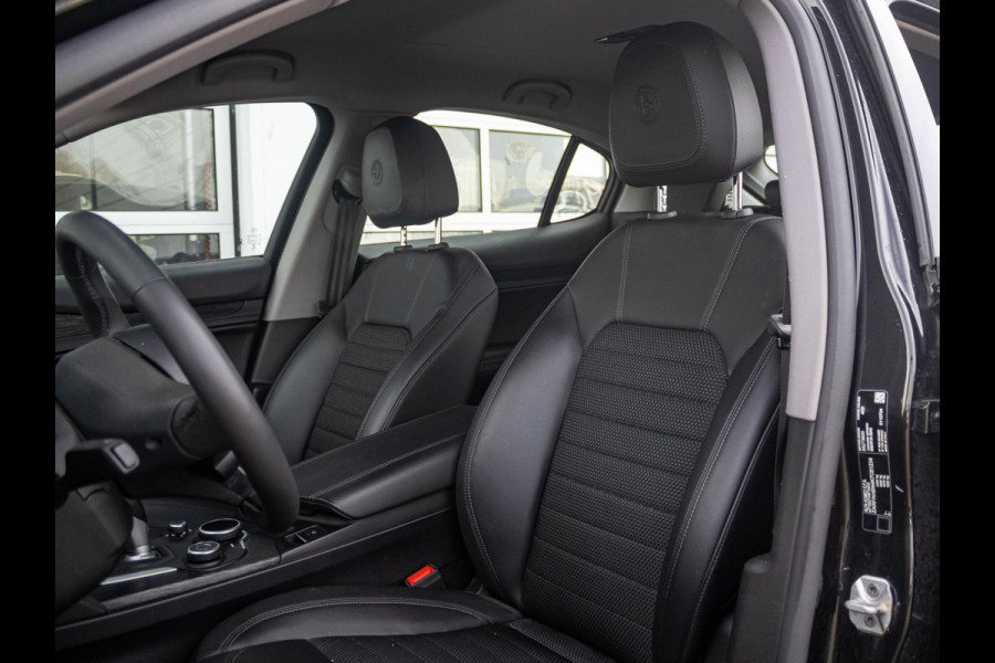 Alfa Romeo Stelvio 2.0 Turbo Aut. AWD 200pk Super | Navi | Apple Carplay | 19" | Winter Pack | Camera | Xenon | Elektr. A-Klep Alfa Romeo Stelvio 2.0 Turbo Aut. AWD 200pk Super | Navi | Apple Carplay | 19" | Winter Pack | Camera | Xenon | Elektr. A-Klep