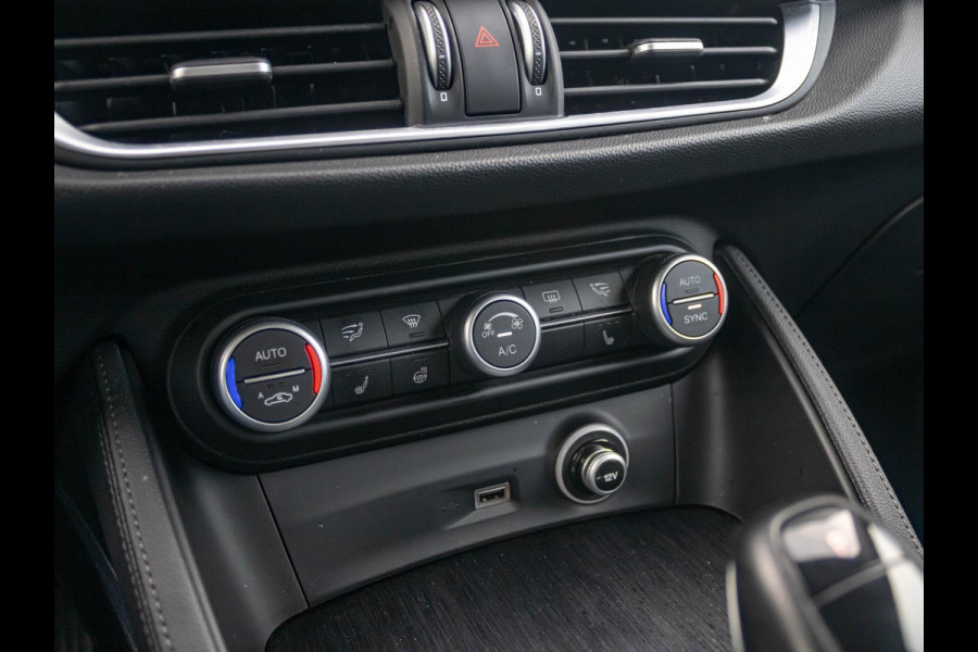 Alfa Romeo Stelvio 2.0 Turbo Aut. AWD 200pk Super | Navi | Apple Carplay | 19" | Winter Pack | Camera | Xenon | Elektr. A-Klep Alfa Romeo Stelvio 2.0 Turbo Aut. AWD 200pk Super | Navi | Apple Carplay | 19" | Winter Pack | Camera | Xenon | Elektr. A-Klep