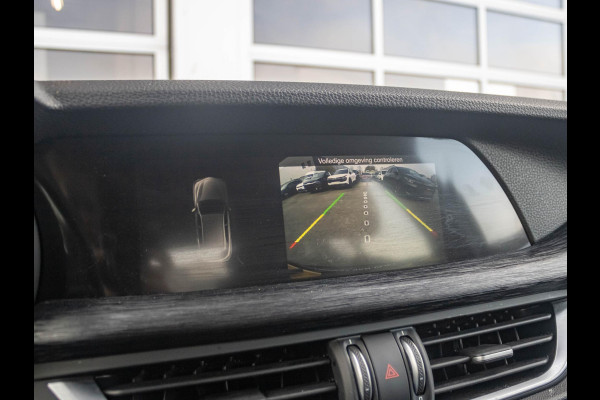 Alfa Romeo Stelvio 2.0 Turbo Aut. AWD 200pk Super | Navi | Apple Carplay | 19" | Winter Pack | Camera | Xenon | Elektr. A-Klep Alfa Romeo Stelvio 2.0 Turbo Aut. AWD 200pk Super | Navi | Apple Carplay | 19" | Winter Pack | Camera | Xenon | Elektr. A-Klep