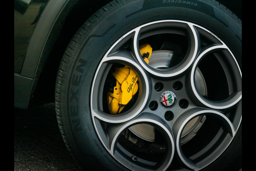 Alfa Romeo Stelvio 2.0 Turbo Aut. AWD 200pk Super | Navi | Apple Carplay | 19" | Winter Pack | Camera | Xenon | Elektr. A-Klep Alfa Romeo Stelvio 2.0 Turbo Aut. AWD 200pk Super | Navi | Apple Carplay | 19" | Winter Pack | Camera | Xenon | Elektr. A-Klep