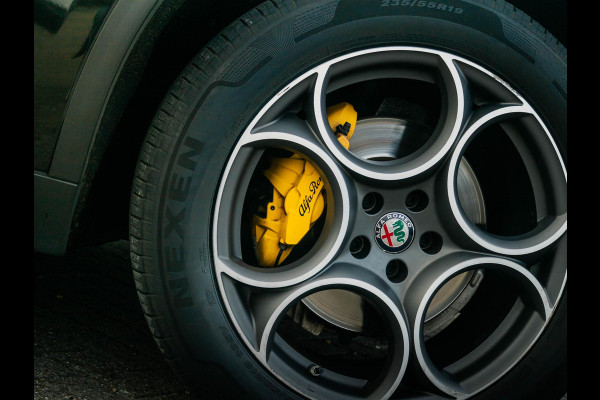 Alfa Romeo Stelvio 2.0 Turbo Aut. AWD 200pk Super | Navi | Apple Carplay | 19" | Winter Pack | Camera | Xenon | Elektr. A-Klep Alfa Romeo Stelvio 2.0 Turbo Aut. AWD 200pk Super | Navi | Apple Carplay | 19" | Winter Pack | Camera | Xenon | Elektr. A-Klep