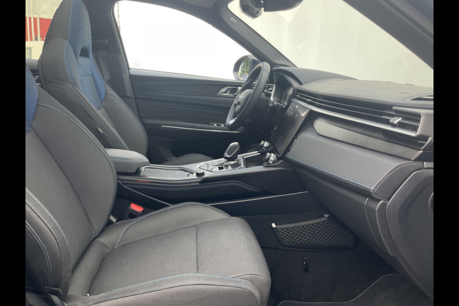 Lynk & Co 01 1.5 262pk Plug-in Pano.dak Apple Carplay Trekhaak