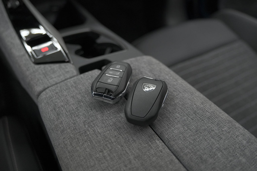 Peugeot 3008 Hybrid 136 e-DSC6 Allure | Camera | Apple Carplay | Parkeersensoren Peugeot 3008 Hybrid 136 e-DSC6 Allure | Camera | Apple Carplay | Parkeersensoren