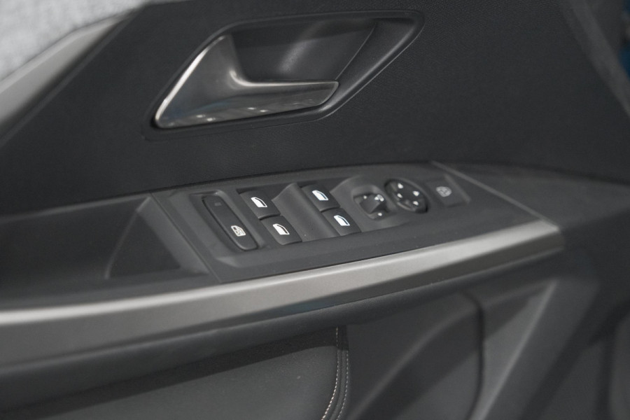 Peugeot 3008 Hybrid 136 e-DSC6 Allure | Camera | Apple Carplay | Parkeersensoren Peugeot 3008 Hybrid 136 e-DSC6 Allure | Camera | Apple Carplay | Parkeersensoren