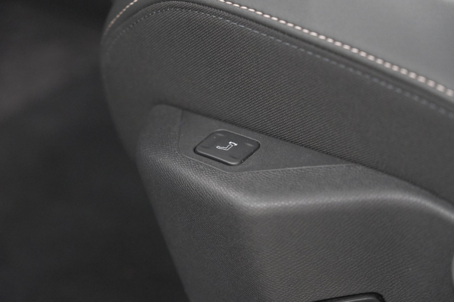 Peugeot 3008 Hybrid 136 e-DSC6 Allure | Camera | Apple Carplay | Parkeersensoren Peugeot 3008 Hybrid 136 e-DSC6 Allure | Camera | Apple Carplay | Parkeersensoren