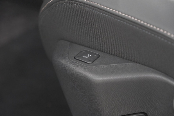 Peugeot 3008 Hybrid 136 e-DSC6 Allure | Camera | Apple Carplay | Parkeersensoren Peugeot 3008 Hybrid 136 e-DSC6 Allure | Camera | Apple Carplay | Parkeersensoren